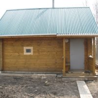 монтаж кровли из профнастила на бане